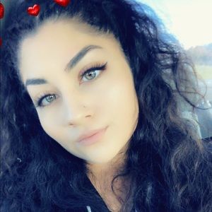 Meet your Posher, Alicia